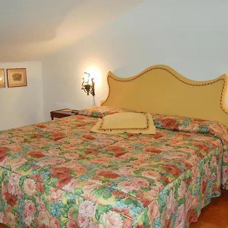 Villa Solcio Sleeps 5 Wifi *